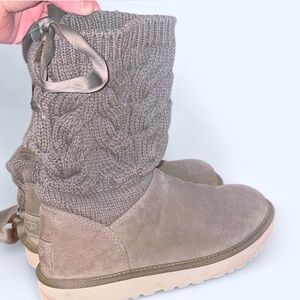 Ugg Cable Knit Boots w/bow